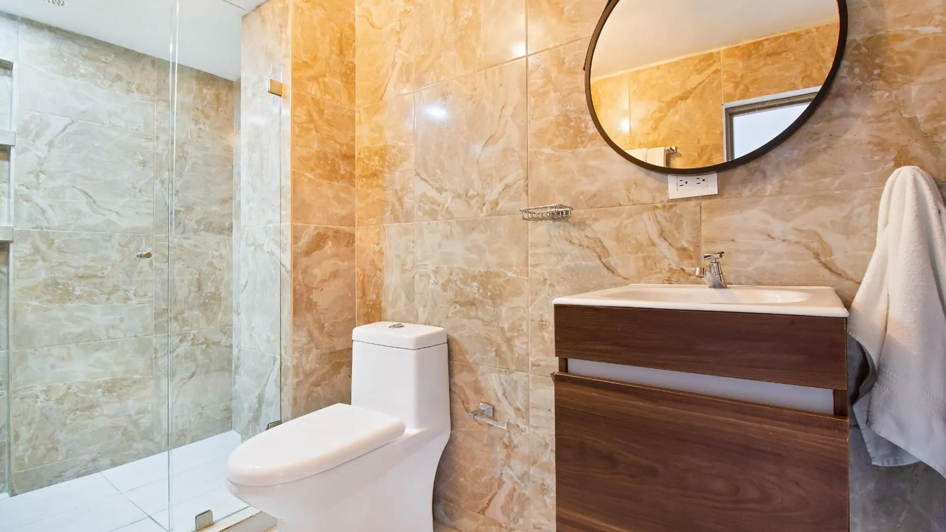 2 Bedroom With Pool Table, 1 Block From Lleras Park, P8 ميديلين كولومبيا