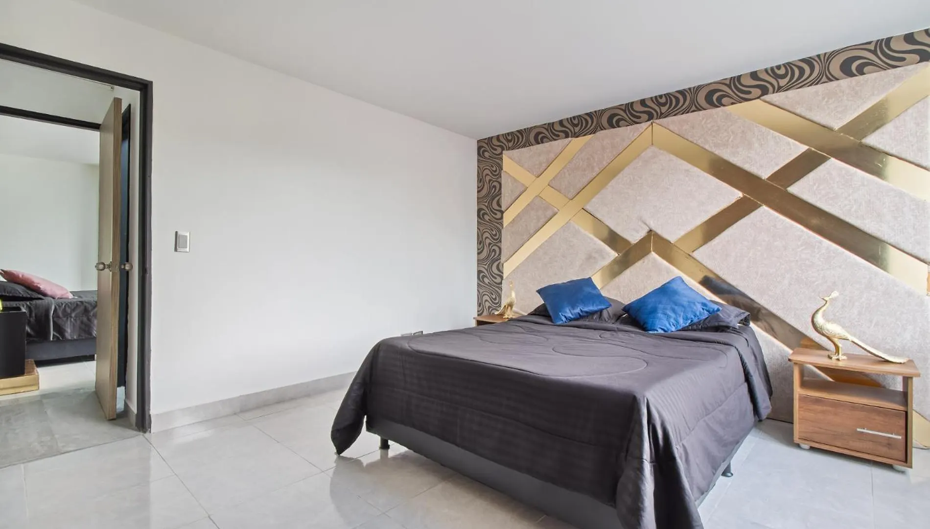 2 Bedroom With Pool Table, 1 Block From Lleras Park, P8 Medellín Appartamento