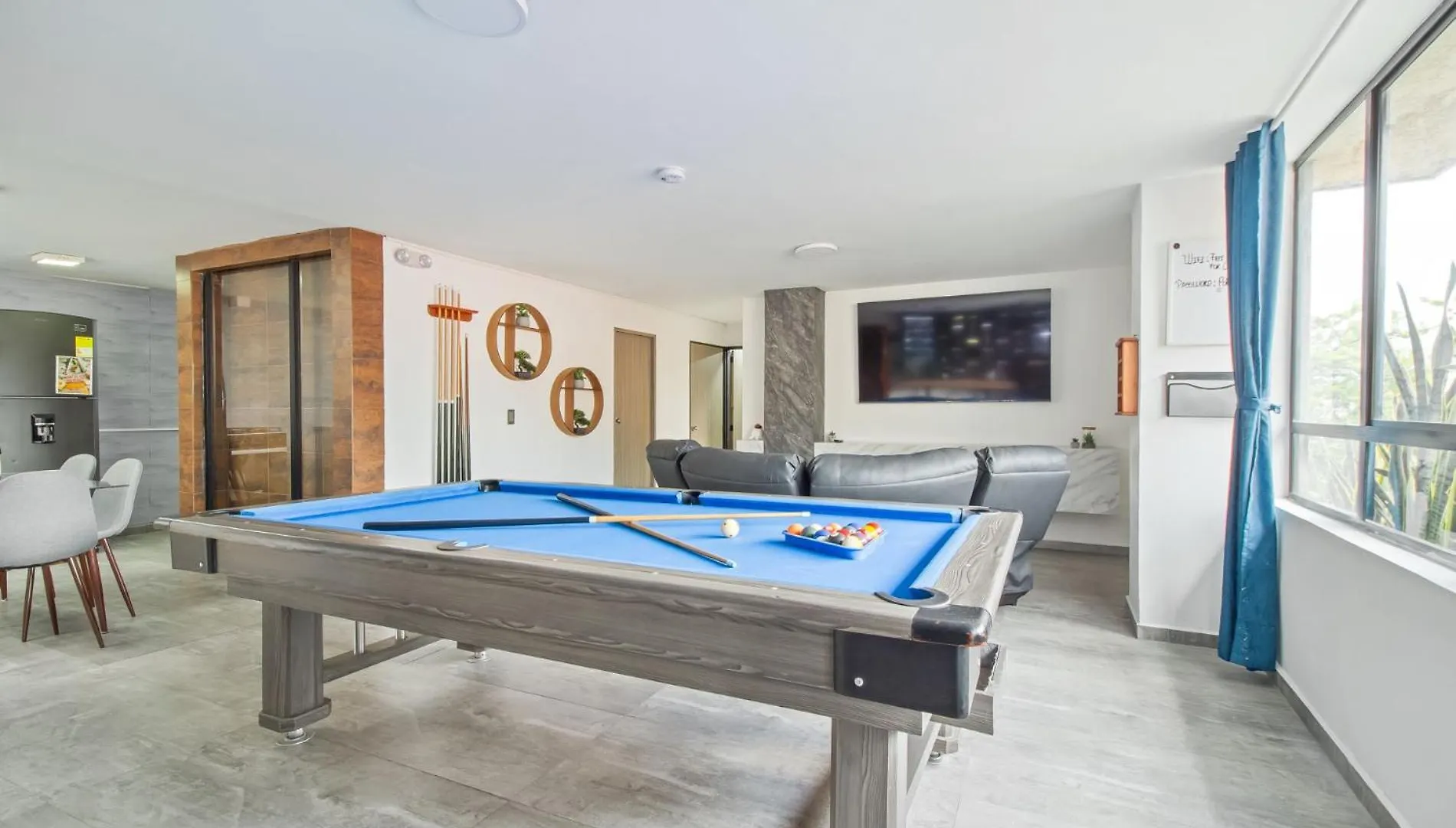 2 Bedroom With Pool Table, 1 Block From Lleras Park, P8 Medellín 0*,